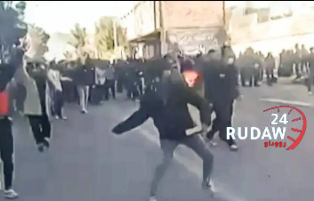 تداوم اعتراضات در تهران؛ تشدید درگیری‌ها در ڕوژهلات کوردستان