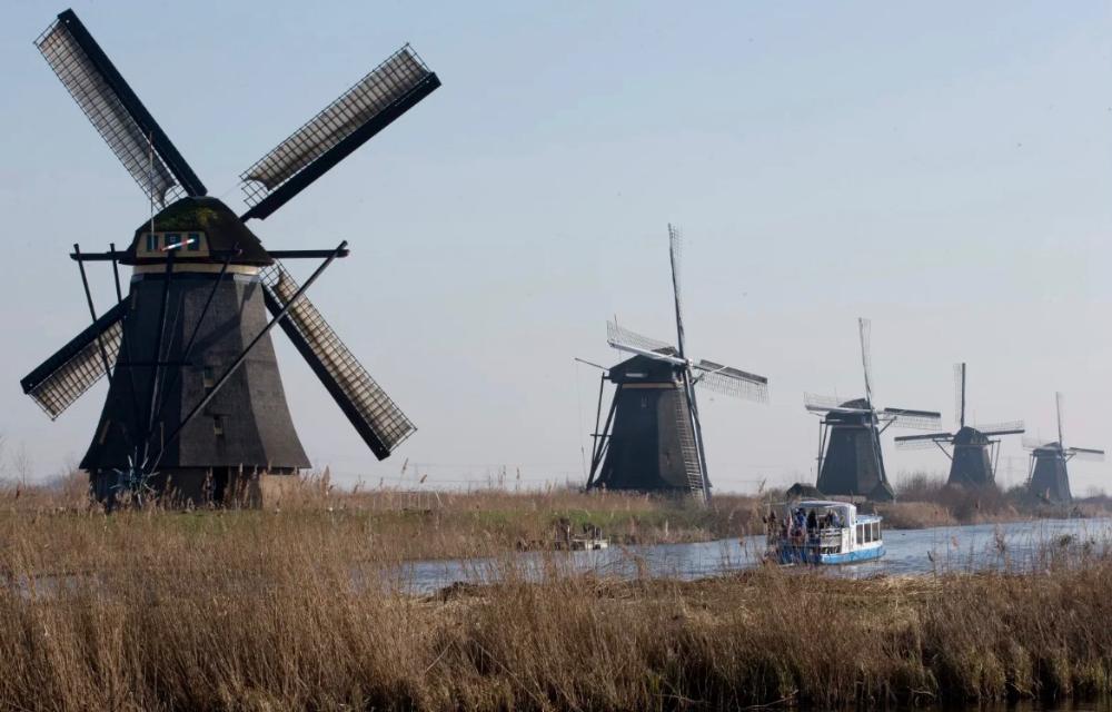 وەهمی ئایدۆلۆژیا کاتێک خەباتی نەتەوەیی دەکرێتە قوربانی  خەلافەت و ئەجێندای داگیرکەران.