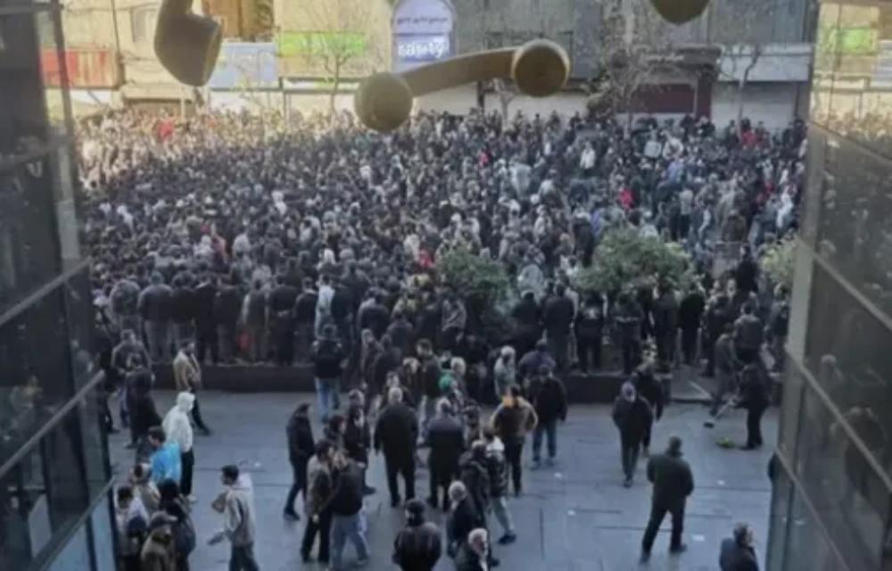 ئێستا بارودۆخی ئێران لە کۆنترۆڵ دەرچوو بەرەو داڕمان دەڕوات