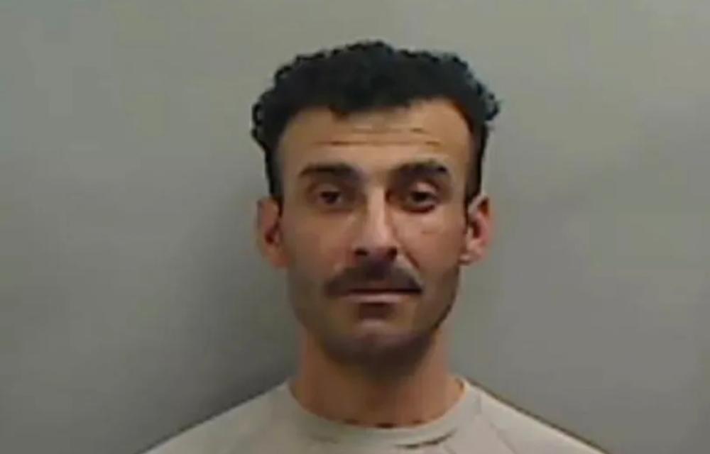 کوردێک بەناوی  ڕیباز نەوزاد بازرگانی ماددە هۆشبەرەکان سزای ٣٦ مانگ زیندانیکردنی بەسەردا سەپێندرا 