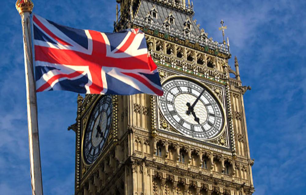 میدیاکانی بەریتانیا شانشینی یەکگرتوو کارمەندەکانی لە بنکە سەربازییەکانی قەتەر دەکشێنێتەوە