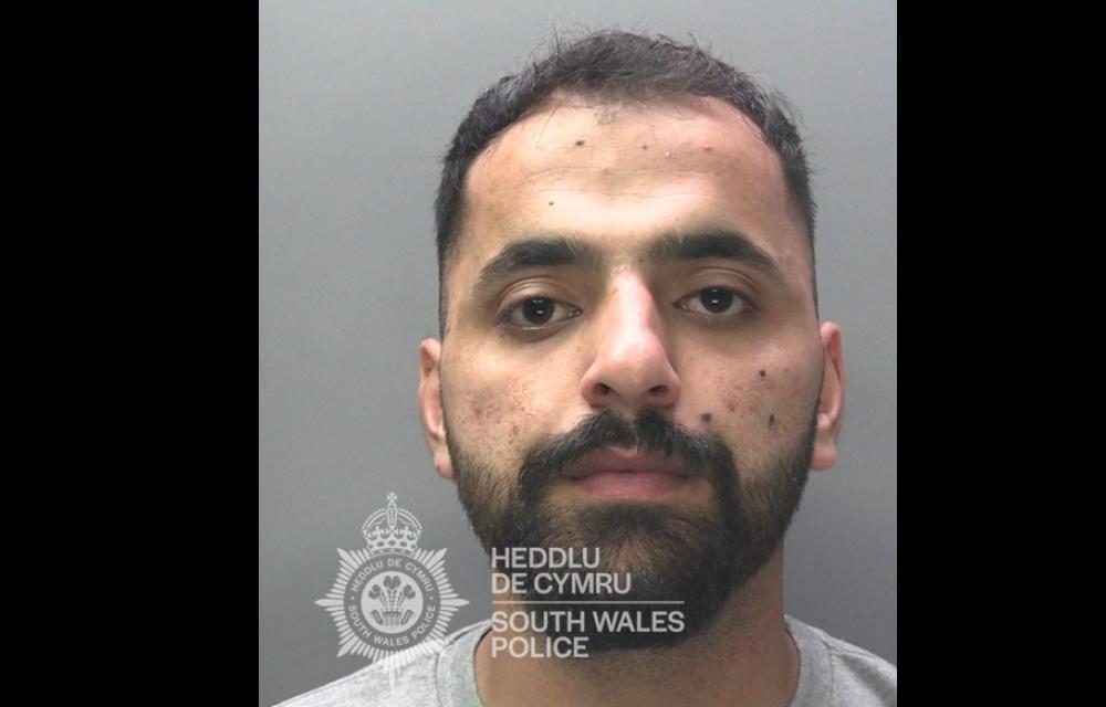 هەڵکەوت عارف دوکاندارێکی سوانزی زیندانی کرا دوای ئەوەی 45 هەزار پاوەند و ڤایپی نایاسایی لەناو ئاودەست و جێگاکەیدا شاردبوەوە