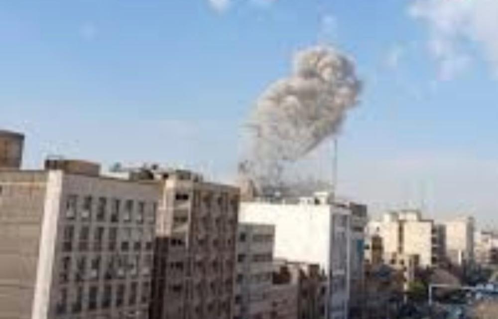  وەزارەتی بەرگری ئیمارات ڕایگەیاند، بەهۆی هێرشەکانی ئێران بۆ سەر ئیمارات سێ کەس کوژراون و 58 کەسی دیکەش برینداربوون.