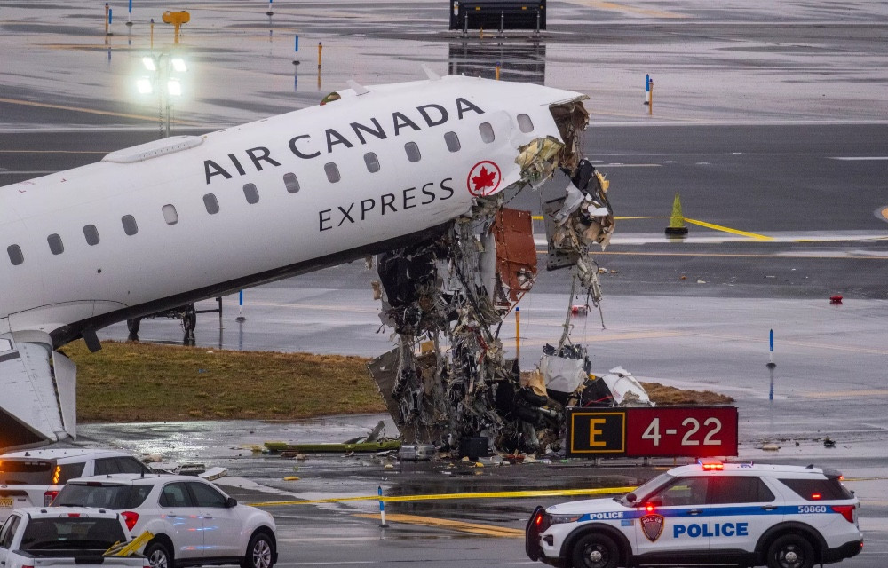 لە ڕووداوەکەدا فڕۆکەوانەکەو یاریدەدەرەکەی گیانیان لەدەستداوە